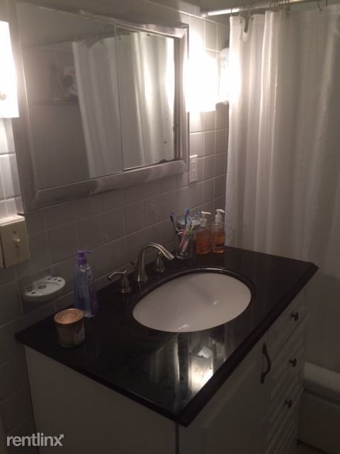 Building Photo - 4 br, 1 bath House - 806 Catherine St Only...