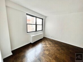 Building Photo - E 16 ST