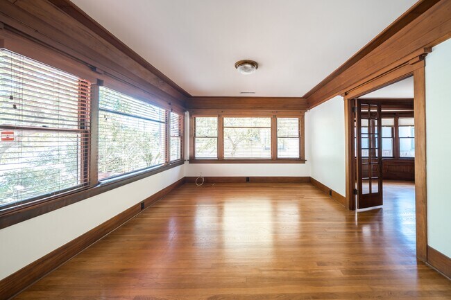 Building Photo - 3924 Alameda Pl
