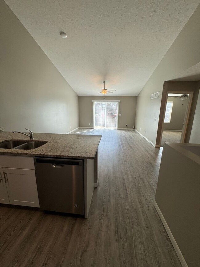 Building Photo - 1059 N 170th Ave