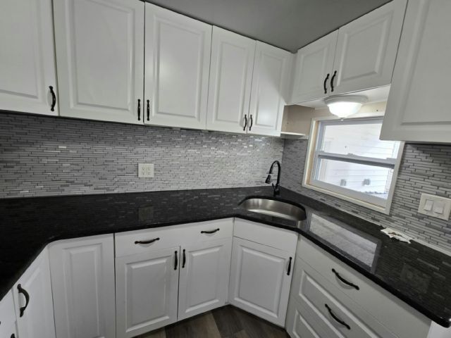 Building Photo - 315 50th Ave Terrace W
