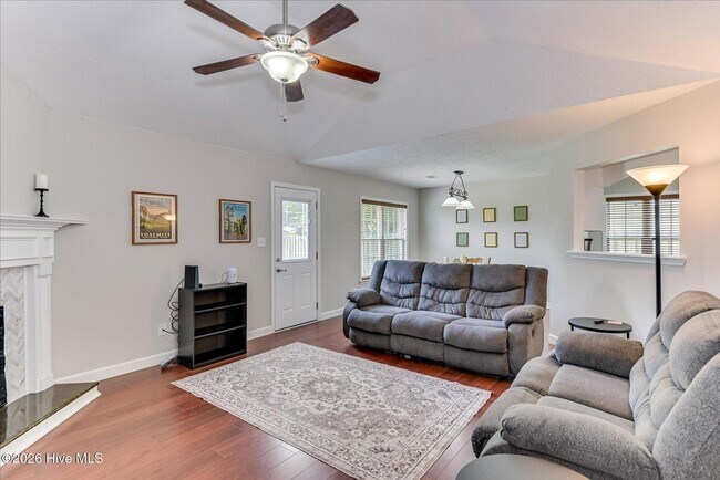 Foto del edificio - 135 Summerfield Cir