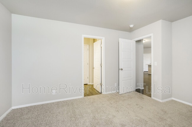 Building Photo - 7430 E 158th St S