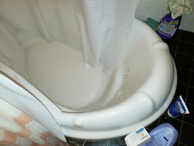 jacuzzi - 1905 Elliot Ave