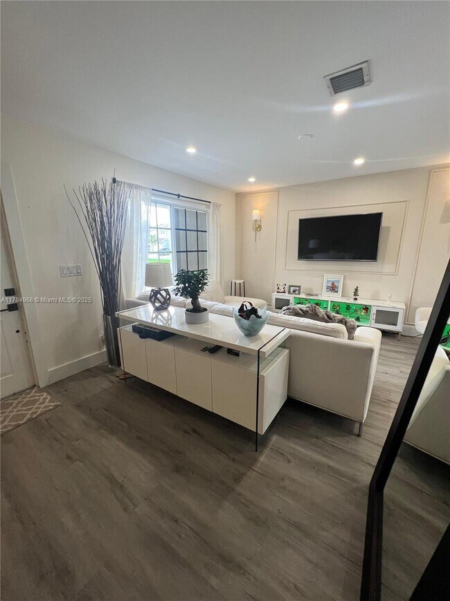 Foto del edificio - 4775 SW 14th Ct