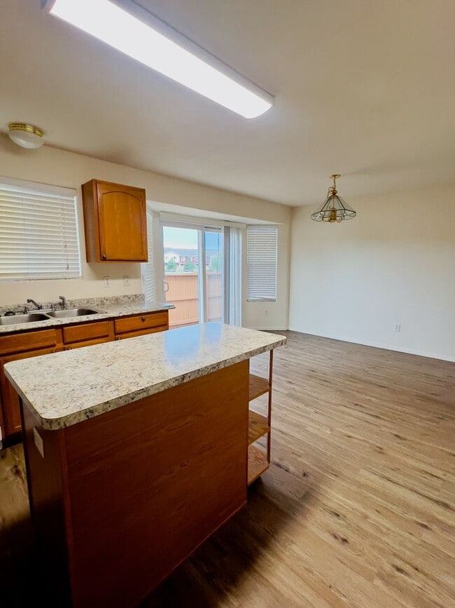 Foto del edificio - Lovely 3 Bedroom 2 Bath w/ gas fireplace