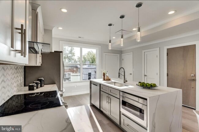 Kitchen - 631 Florida Ave NE