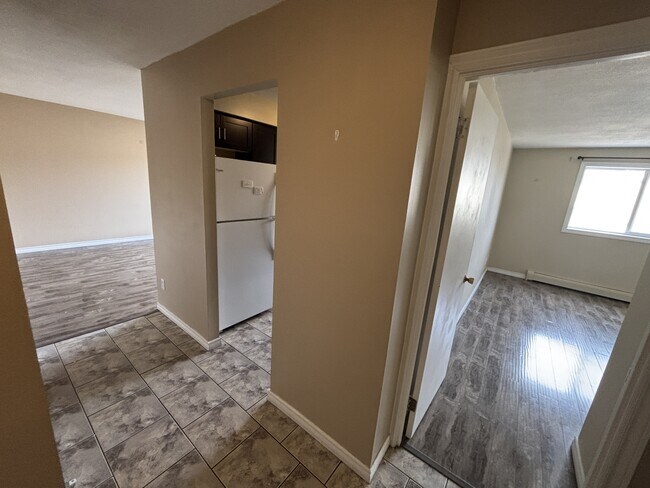 Building Photo - 87 Westwood Dr