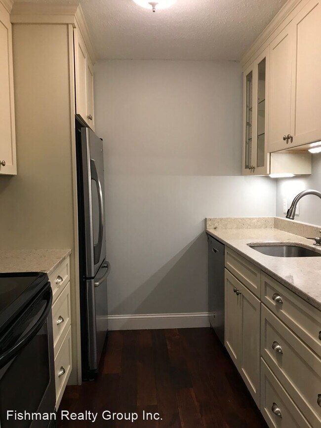 Building Photo - 2 br, 1 bath House - 20-B Somerset Condos #20