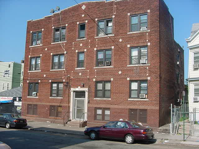 Primary Photo - 466 E 22nd St