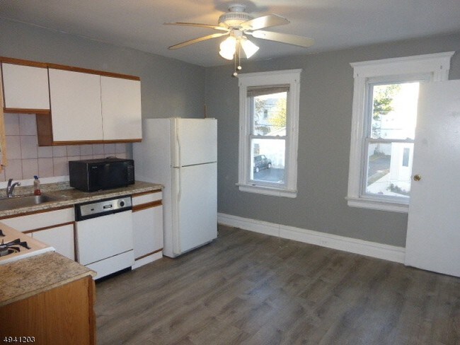 Foto del edificio - 57 Ridge Ave