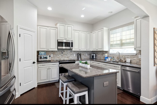 Building Photo - 20 Inlet Cv