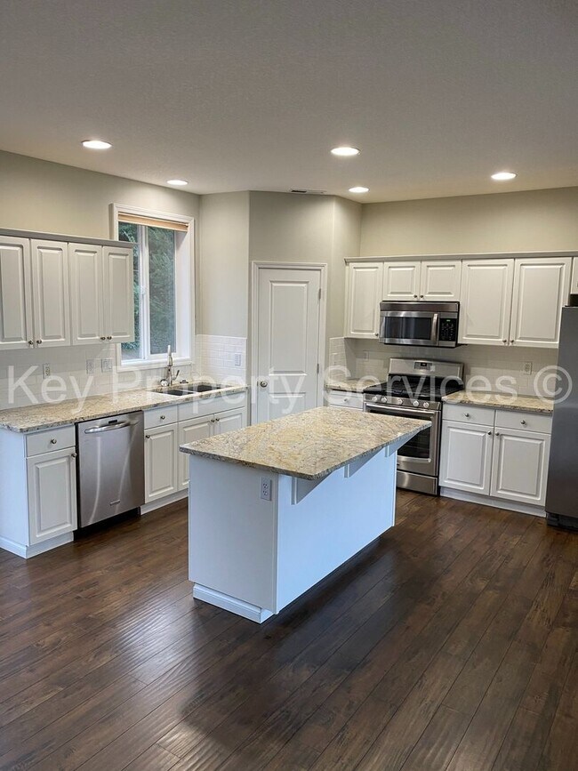 Foto del edificio - COMING SOON! Large 3 bed 3 bath in Camas