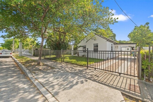 Building Photo - 4430 NW 1st Ave