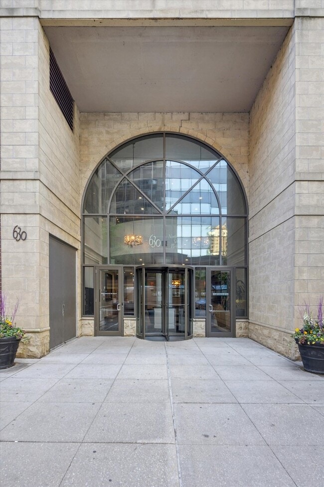 Building Photo - 630 N State St