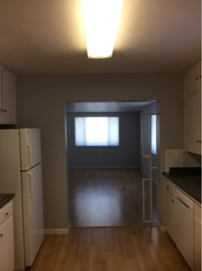 Building Photo - House north of U of A preleasing now for A...