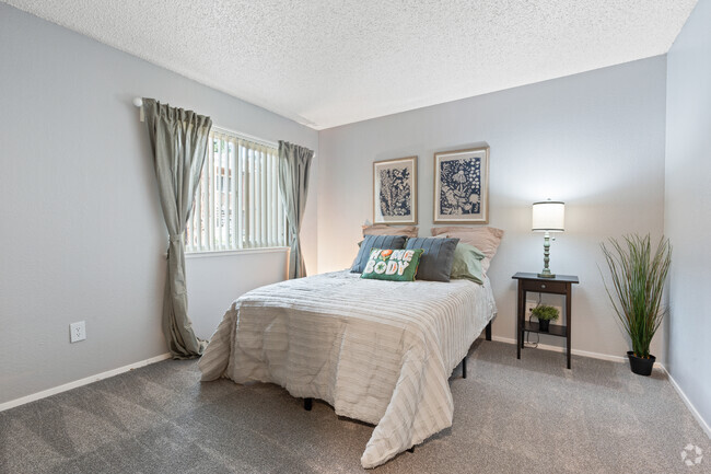 2BR, 2BA - 930SF - Bedroom - Gold Ridge Apartments