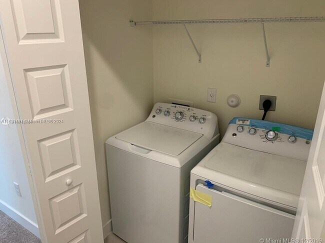 Foto del edificio - 15842 NW 91st Ct
