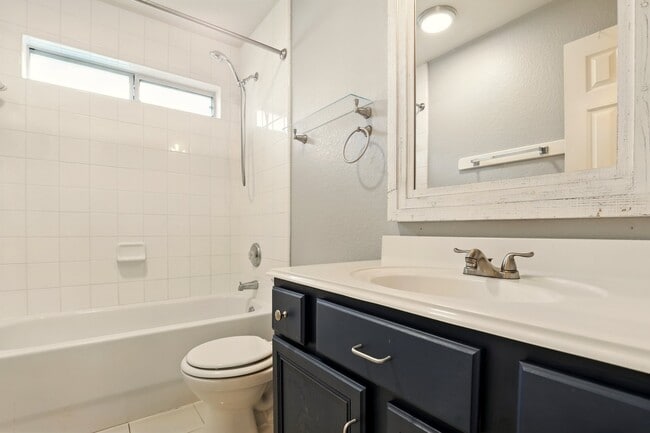 Building Photo - 303 Burris Park Dr