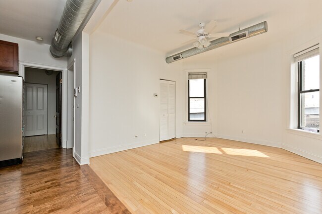 Foto del edificio - 1014 W Roscoe St