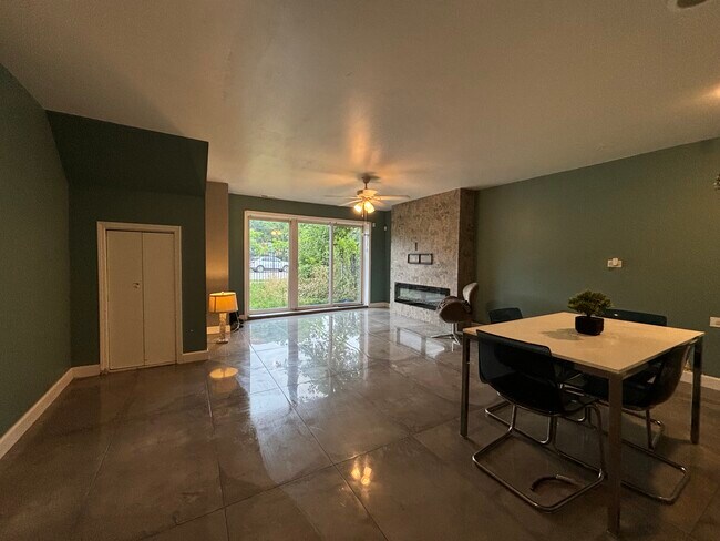 Foto del edificio - 5905 S Indiana Ave