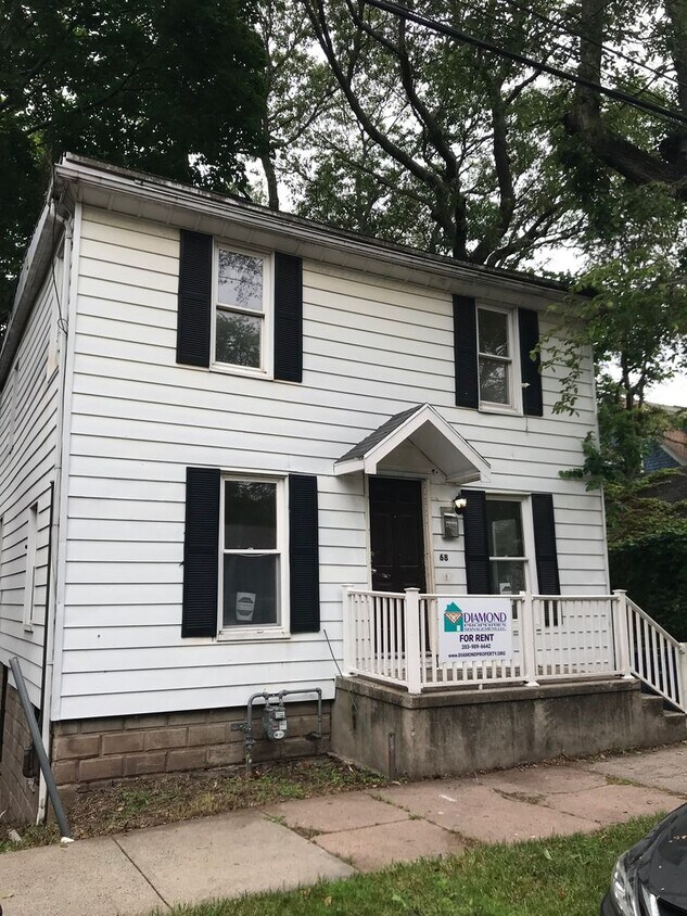 Primary Photo - Single Family Home 4 Bed 2 Full Baths