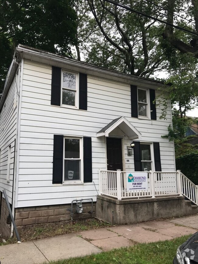 Building Photo - 68 Miller St