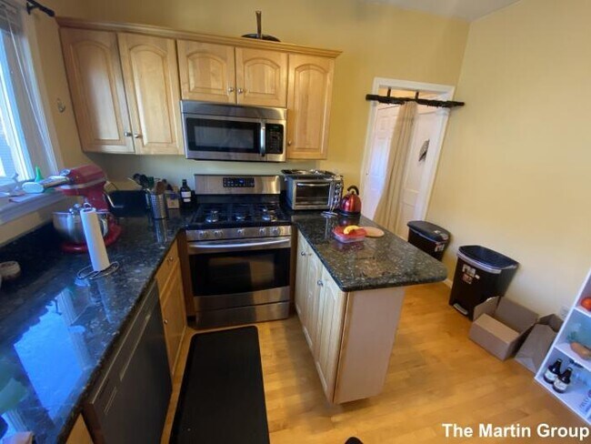 Building Photo - 2 bedroom in Medford MA 02155