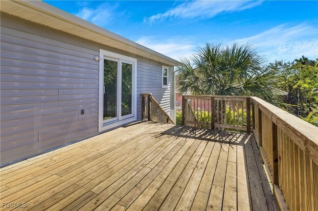 Building Photo - 10697 Holly Rd