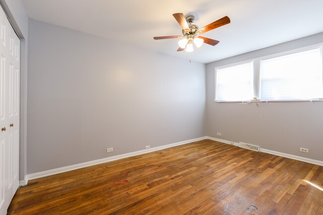 Building Photo - 1221 W 112th St