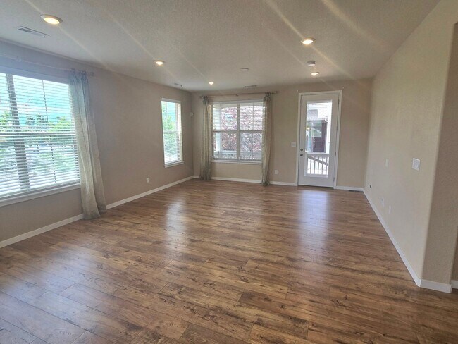 Foto del edificio - 9825 Geneva Creek Ln