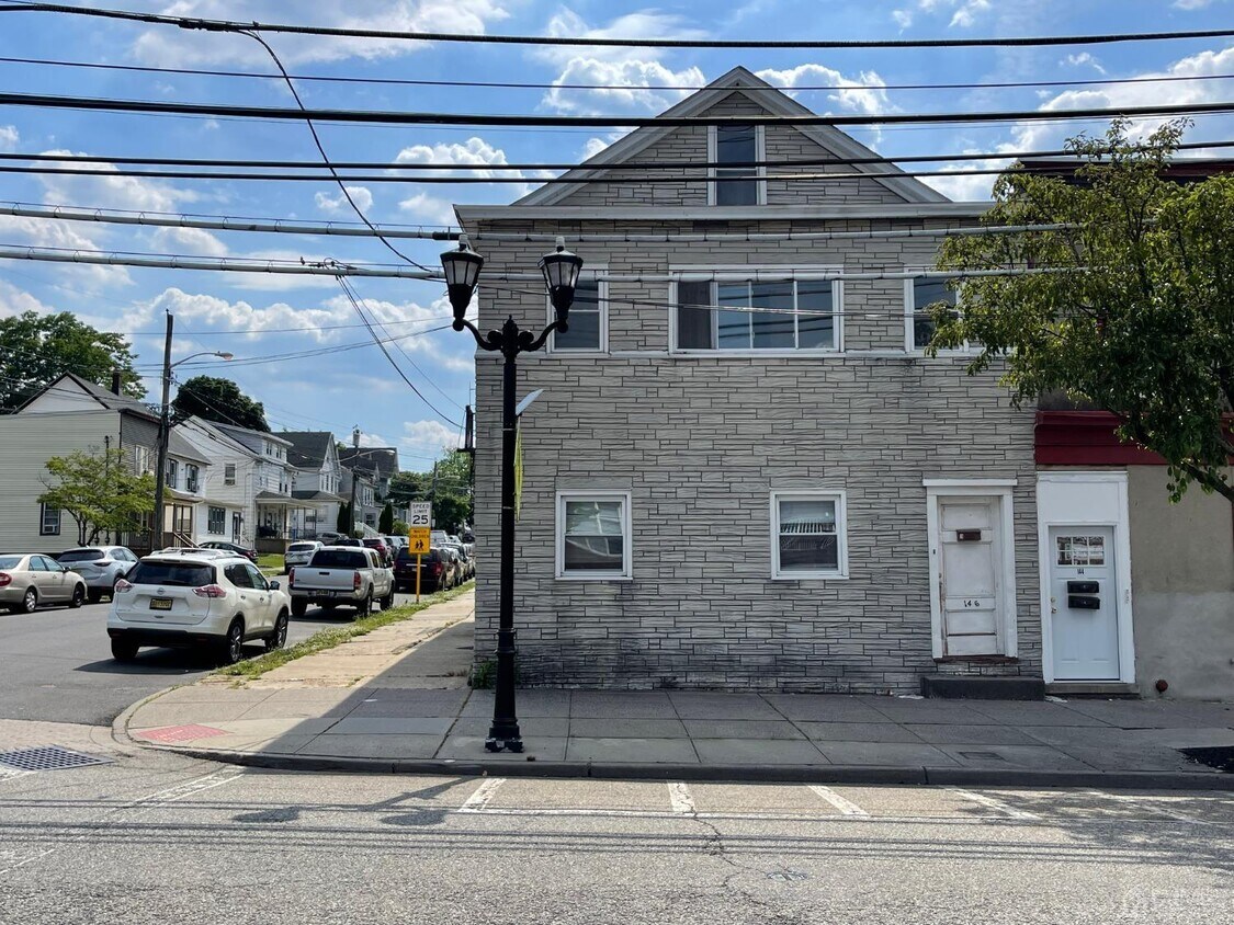 Primary Photo - 146 S Broadway