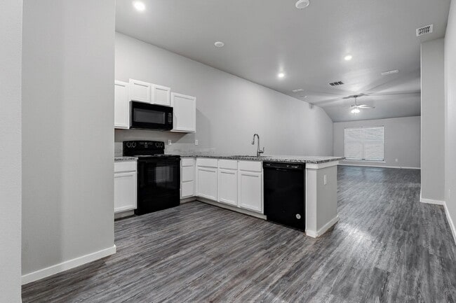 Foto del edificio - 2120 N Avenue J