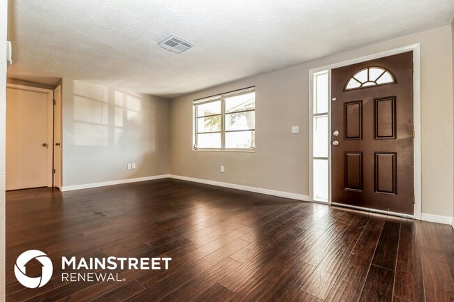 Foto del edificio - 3353 Trask Dr