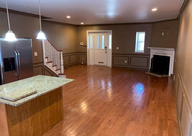 Foto del edificio - 348 Glen Echo Rd