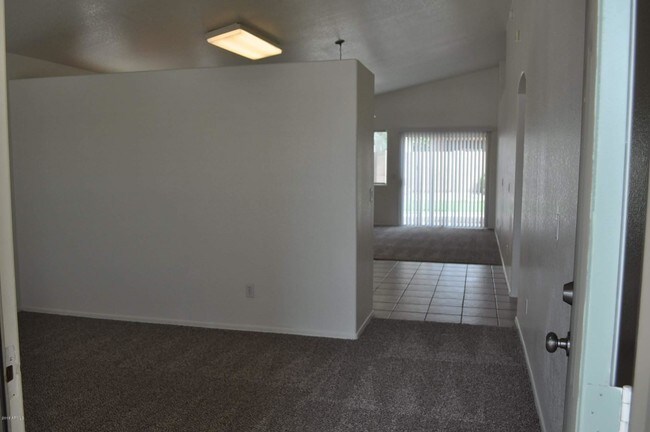 Building Photo - 6831 S 33rd Dr