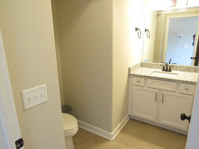 Foto del edificio - Old Hickory townhome, like new!