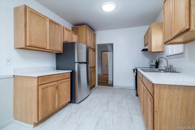 Building Photo - 21 Twin Lawns Ave