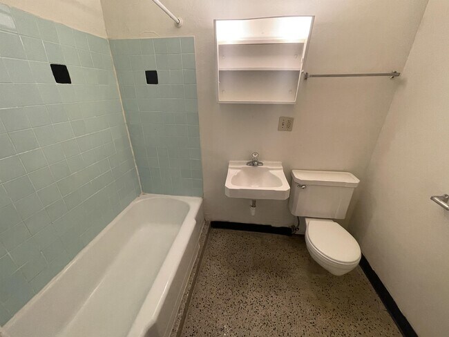 Foto del edificio - 2441 Holmes St