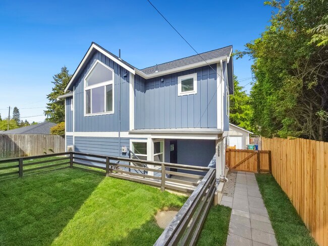 Building Photo - Spacious 3-Bedroom DADU with Private Balco...