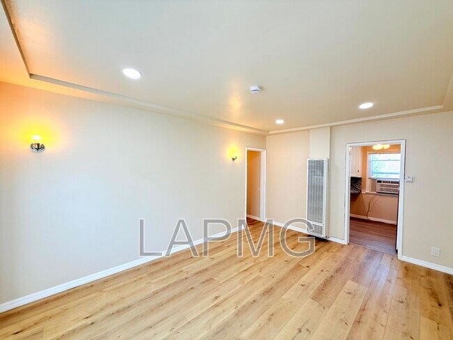 Foto del edificio - 1535 S Fairfax Ave