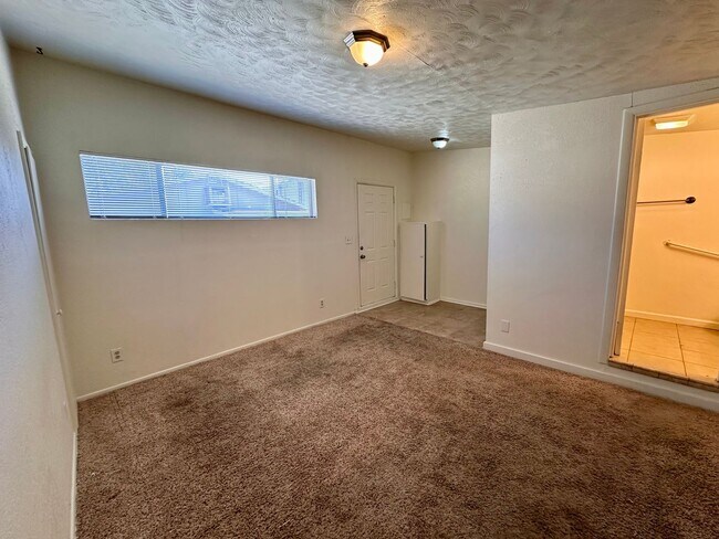 Building Photo - 2528 Irwin Rd