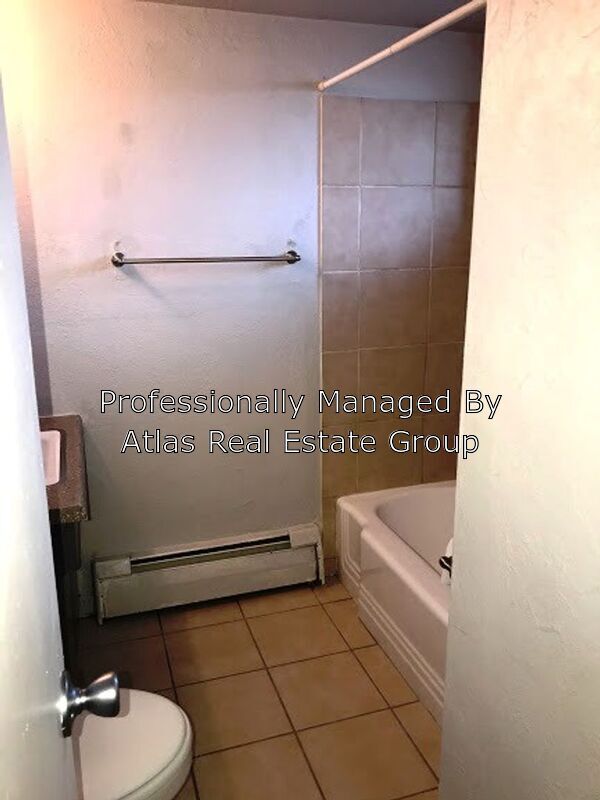 Building Photo - 137 W Broadmoor Dr