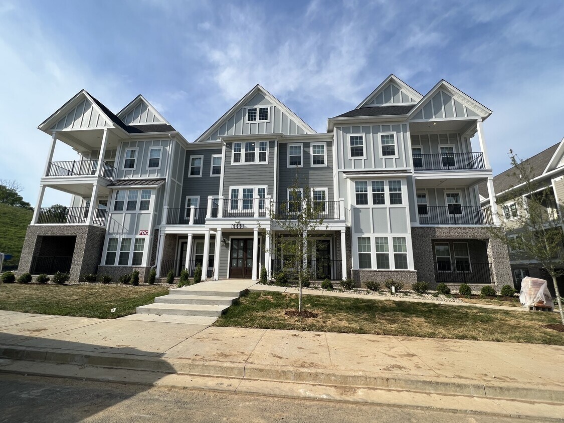 Primary Photo - 6000 Vintage Green Ln