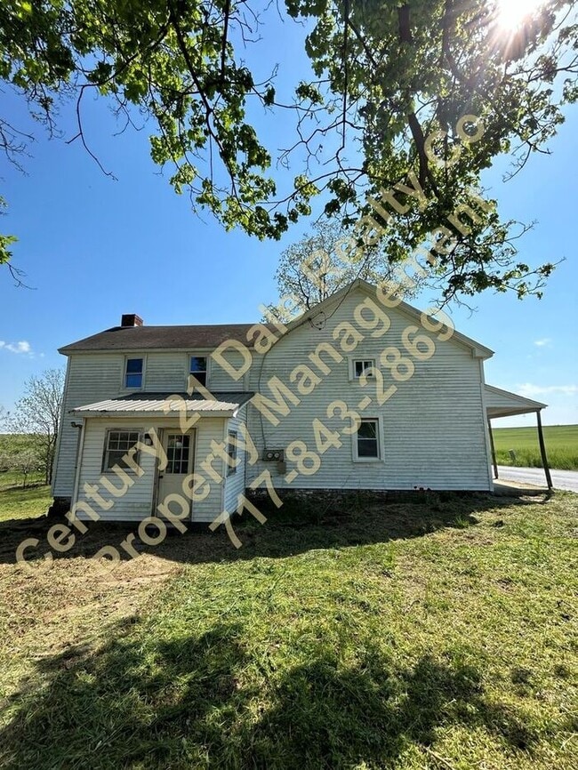 Building Photo - Beautifully Redone 4 Bedroom Farmhouse in ...