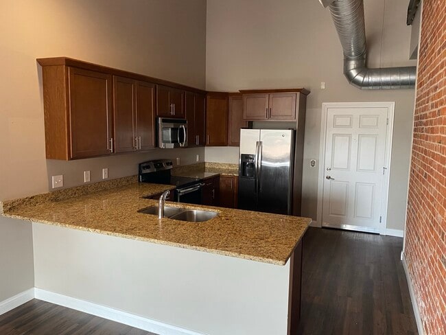 Building Photo - 1534 River Dr