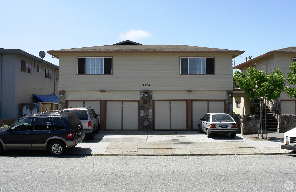 Building Photo - 3576 Rolison Rd