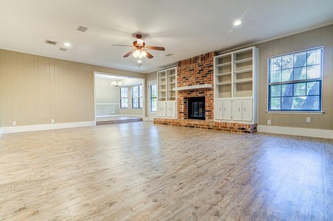 Building Photo - 804 Cielo Dr
