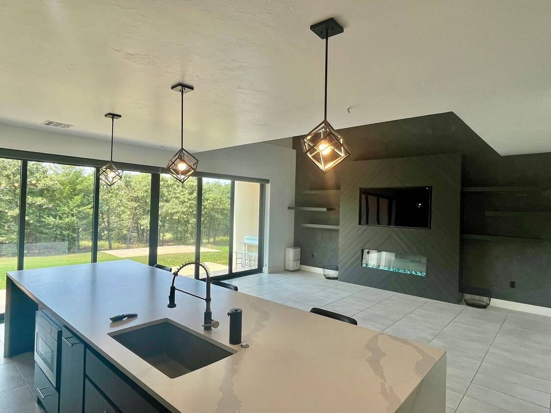 Building Photo - A Must See! Luxurious Contemporary Home on...