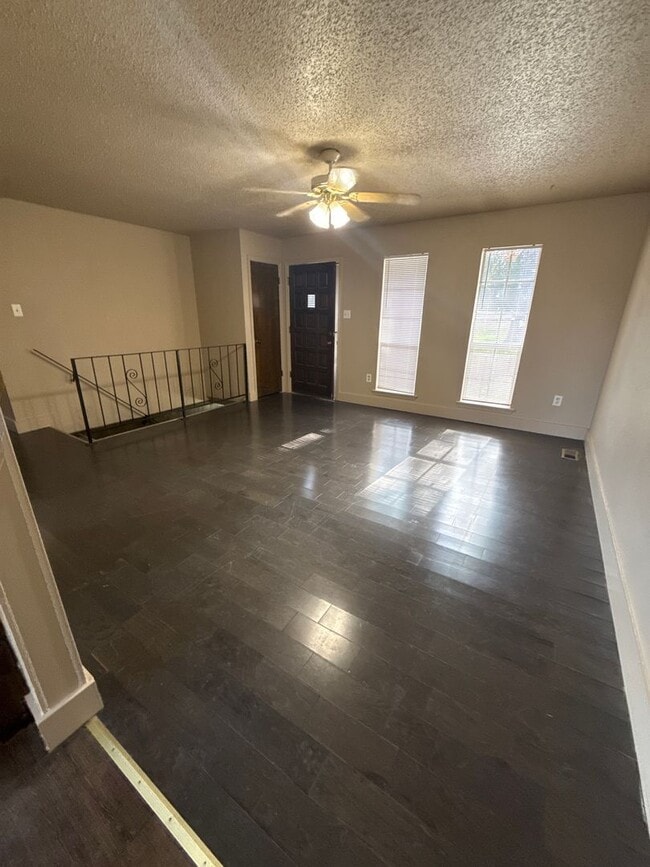 Building Photo - 1505 Parkview St